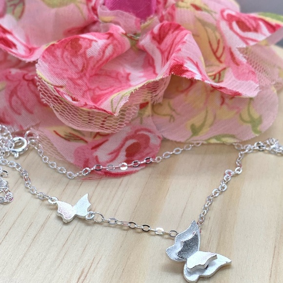 🌟 Sterling Silver 925 Butterflies Necklace - Picture 2 of 4